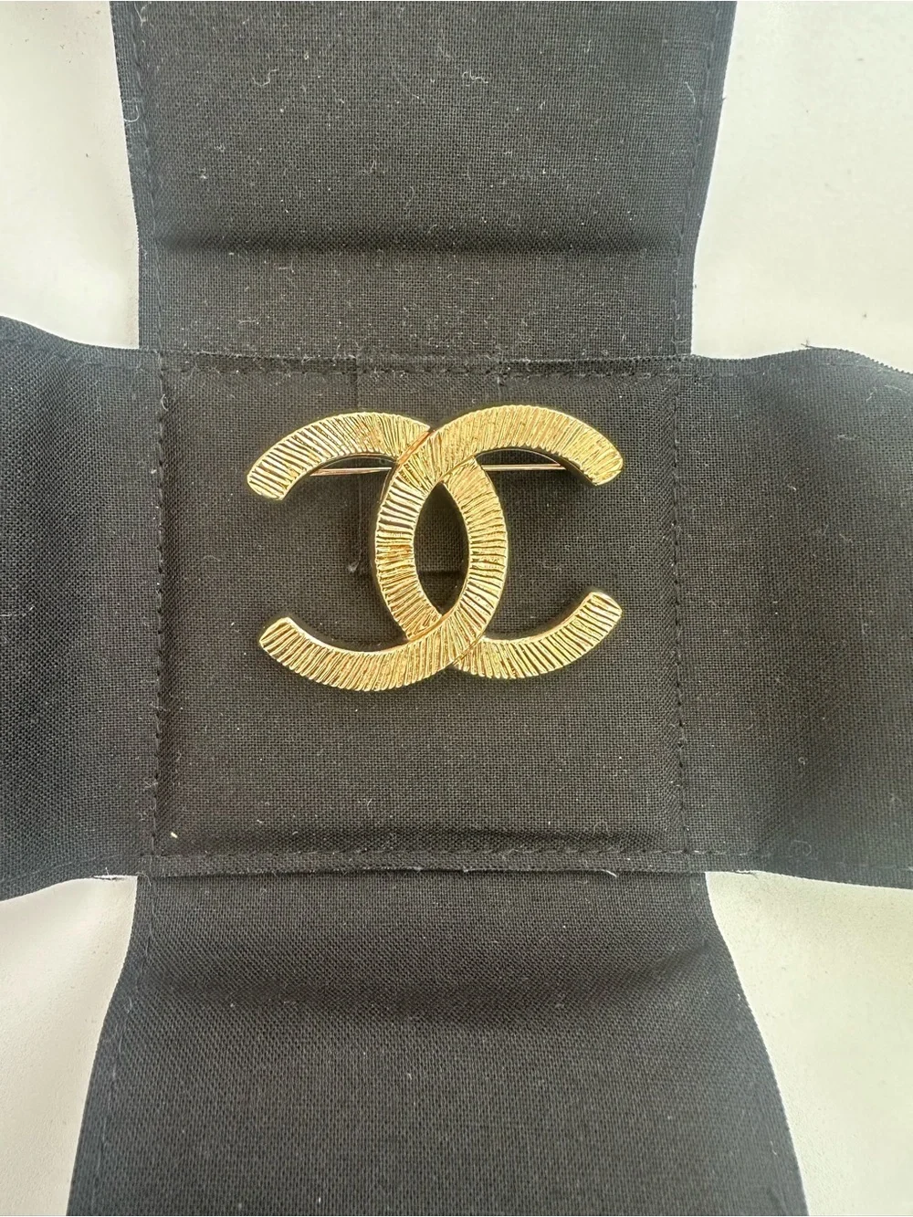CHANEL Gold-Tone Textured Interlocking CC Brooch